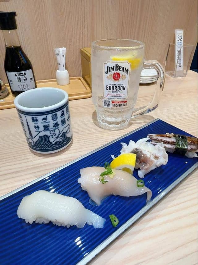 廻転寿司 まぐろ問屋 三浦三崎港 新横浜ぐるめストリート店 - サブ画像1