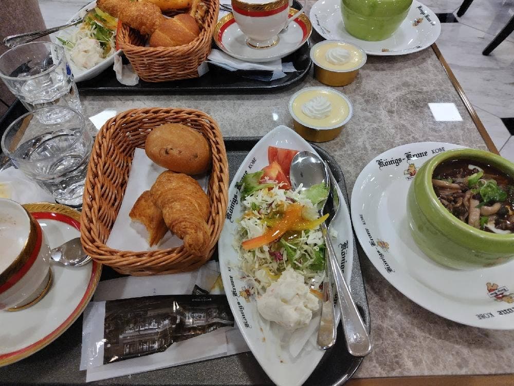 ケーニヒス クローネ カフェテリア ヒルトンプラザイースト店