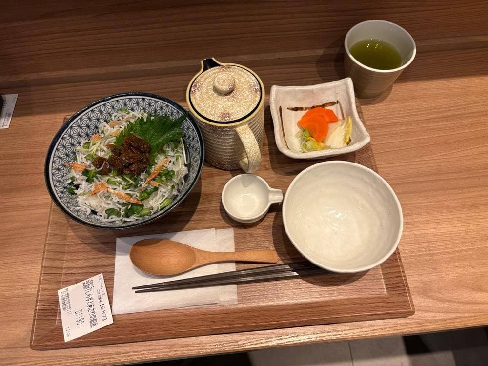 海鮮丼と出汁 彩くら 小田急海老名駅店