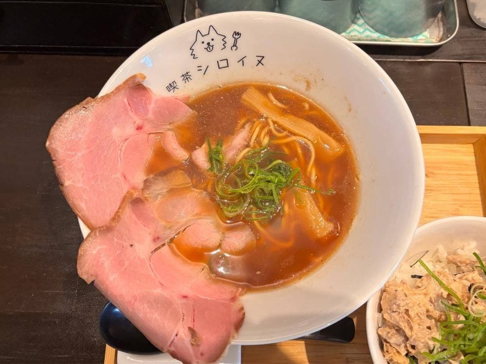 喫茶シロイヌ