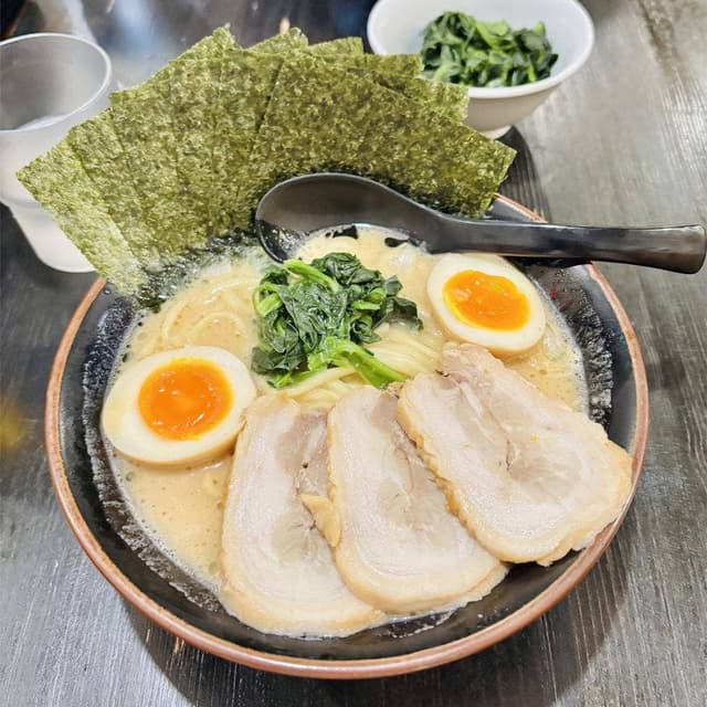 濃厚とんこつ 金沢家 八景店 - サブ画像1