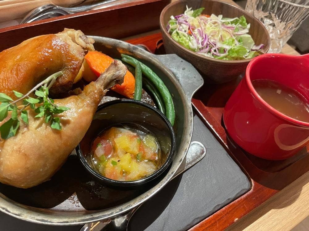 SARAS CAFE & BRASSERIE