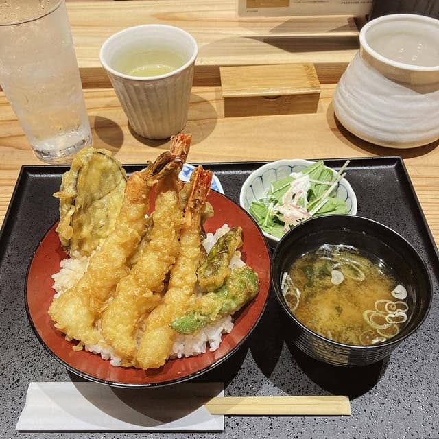 山 ワンランク上の世界の山ちゃん KITTE大阪店 - サブ画像1