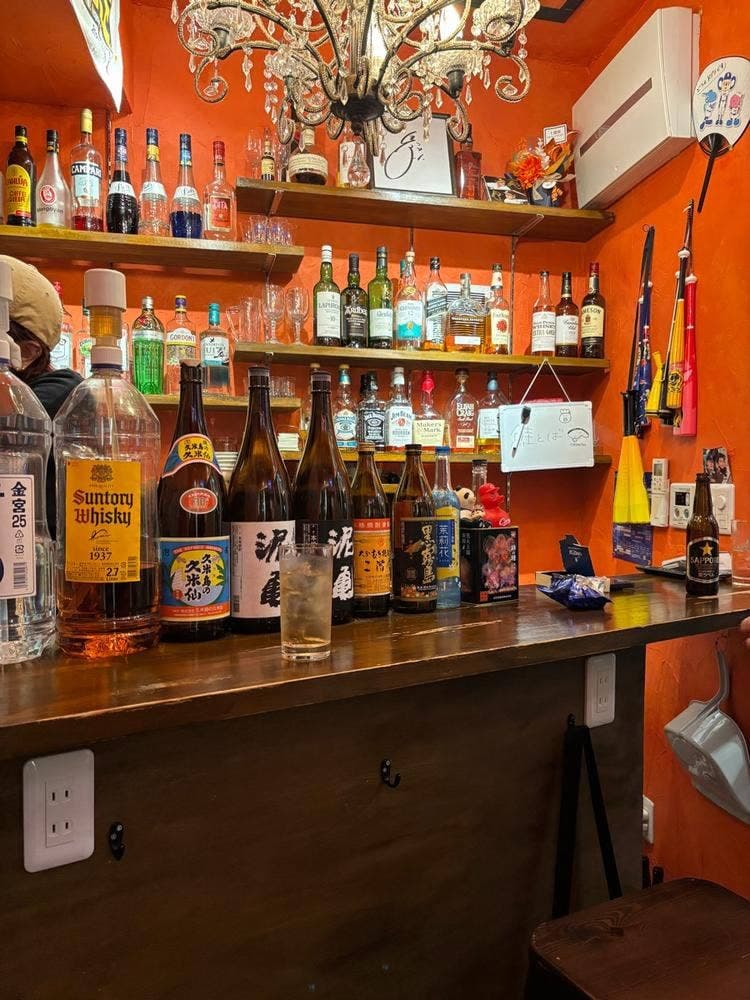 Bar ホテルの前