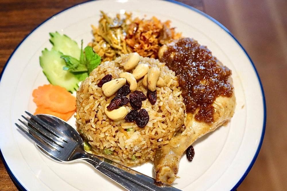 MYANMAR FOODIES HOUSE