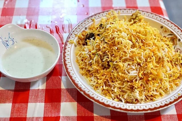 U Khan Restaurant - サブ画像1