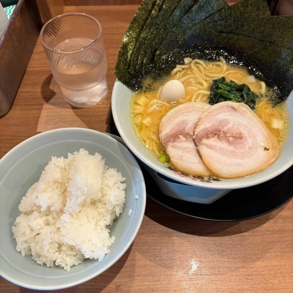 横浜家系ラーメン 町田商店 元塩町店