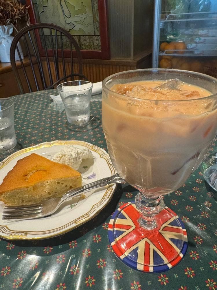 TEA ROOM EMERALD