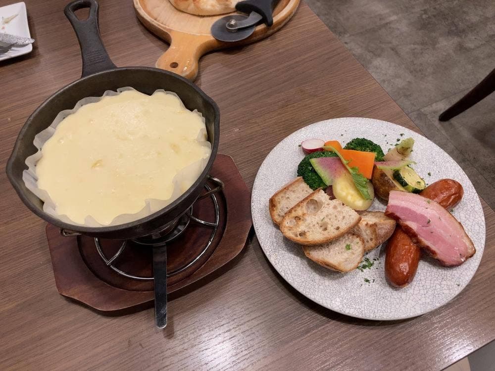 チーズと生はちみつ BeNe NU chayamachi