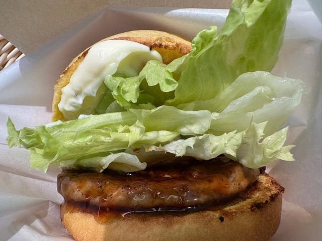 FRESHNESS BURGER 福岡空港店 - サブ画像1