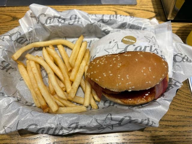 カールスジュニア 横須賀中央レストラン - サブ画像1