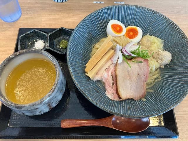 横浜淡麗らぁ麺 川上 - サブ画像1