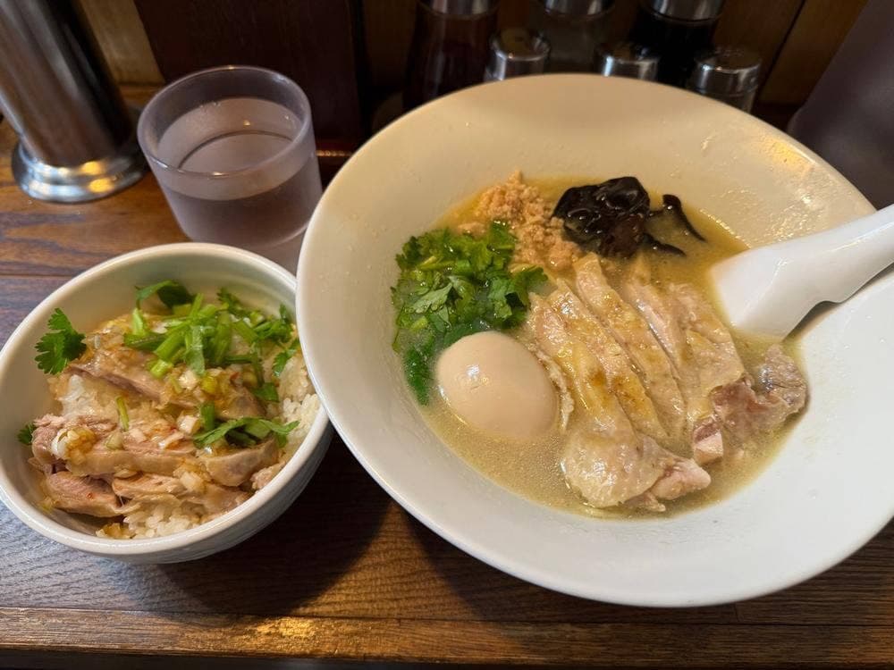 鶏白湯らーめん 鳥ぶし