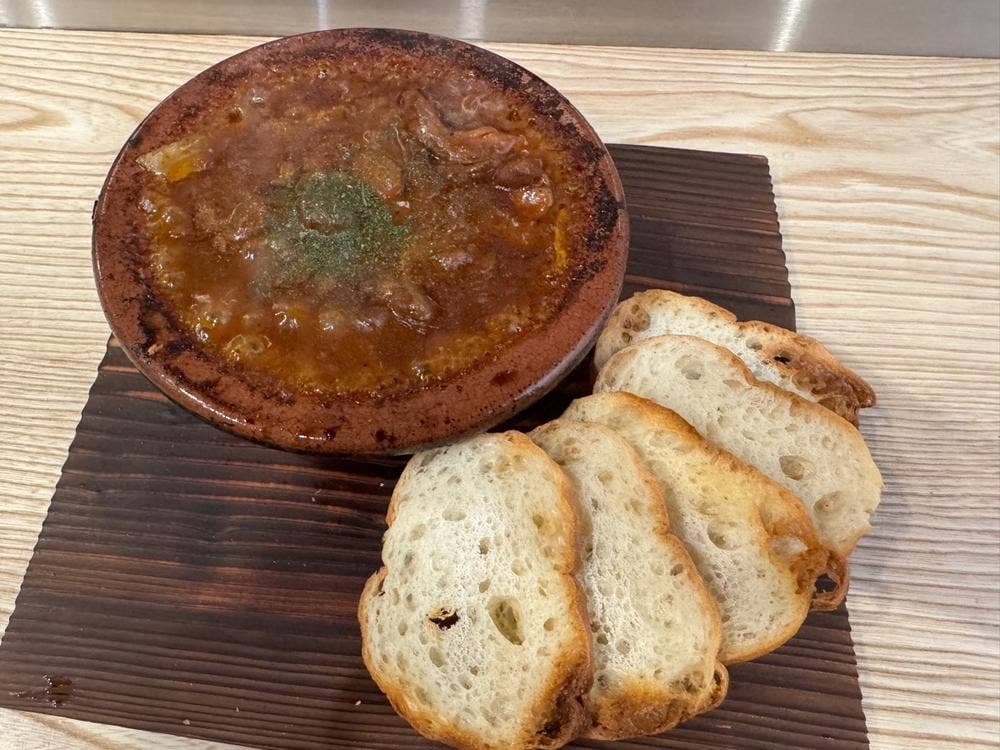 ラム串と洋酒 雨模羊