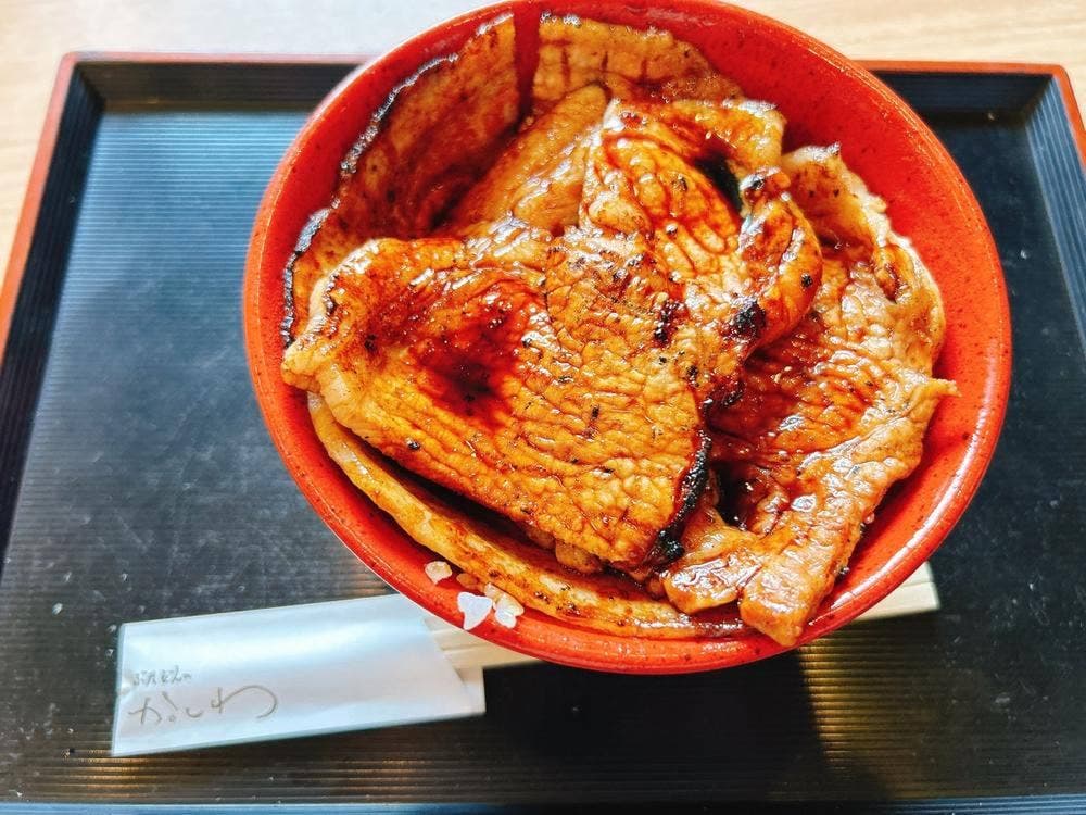 ぶたどんのかしわ