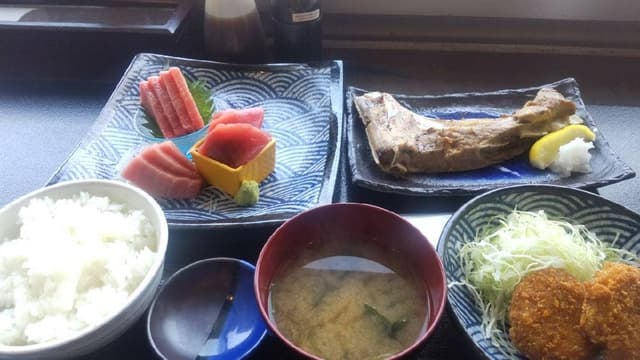 三崎 魚市場食堂 - サブ画像3