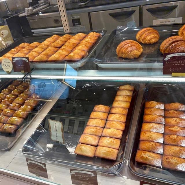 P.G. donut ルクアイーレ店 - サブ画像1