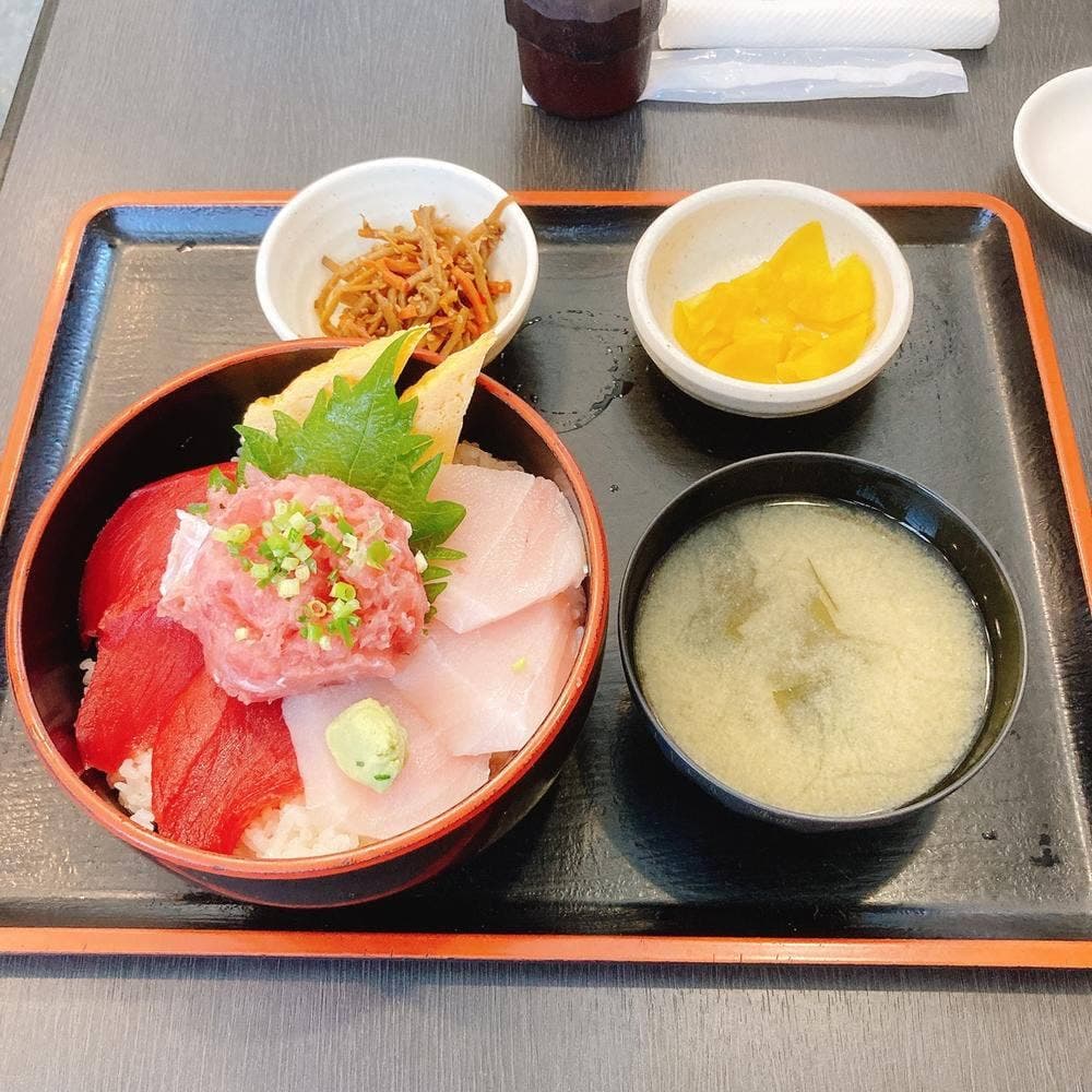 まぐろ食堂 七兵衛丸