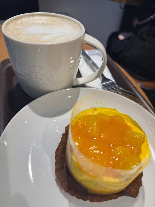 スターバックス コーヒー 新宿サブナード店 - サブ画像1