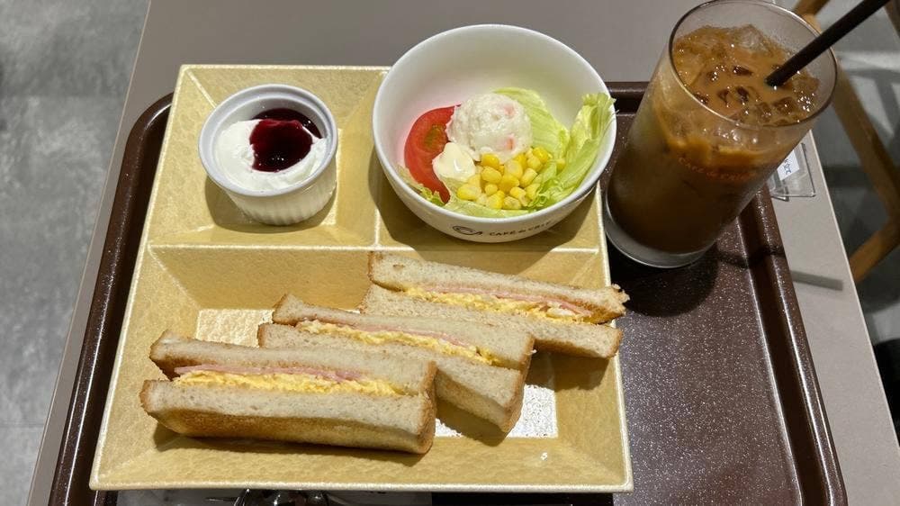 カフェ・ド・クリエ 新宿東新ビル店