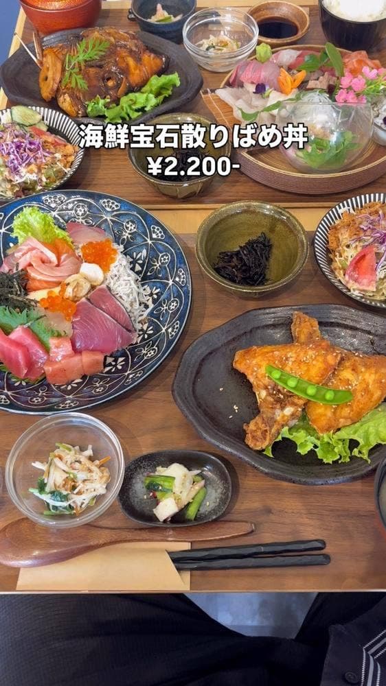 和 dining cafe 靖浩