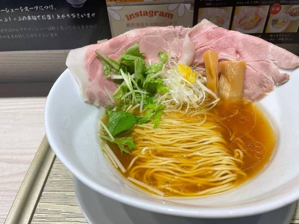 醤油らーめん ピース 豊中店