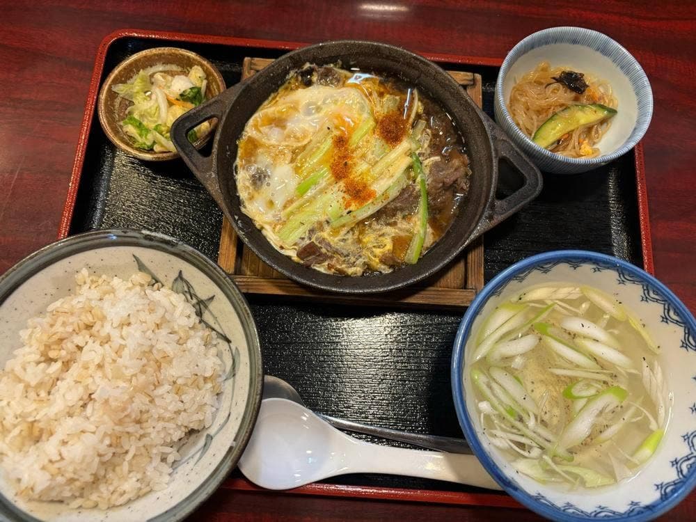 牛たんの店 つゆ下梅の花