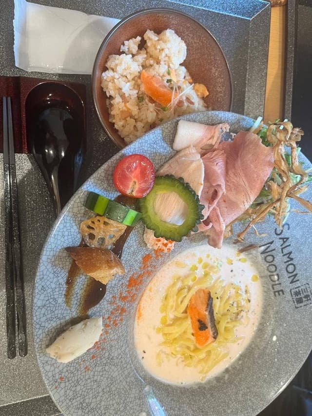 サーモンnoodle三軒茶屋 - サブ画像1