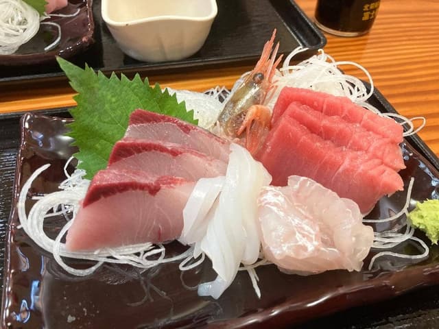 上田鮮魚店 お食事処 漁火 - サブ画像2