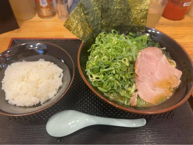 見田家 立ち食い家系ラーメン - サブ画像1