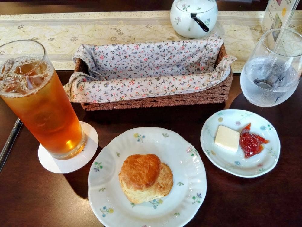 Sarah TEA TIME
