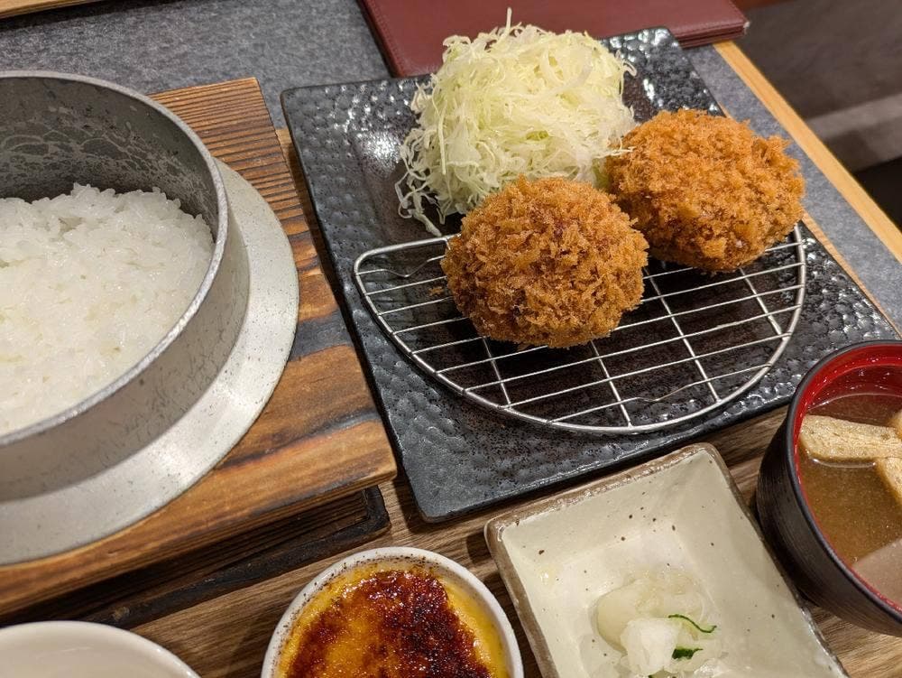レアかつと炊き立て釜炊きごはん さく