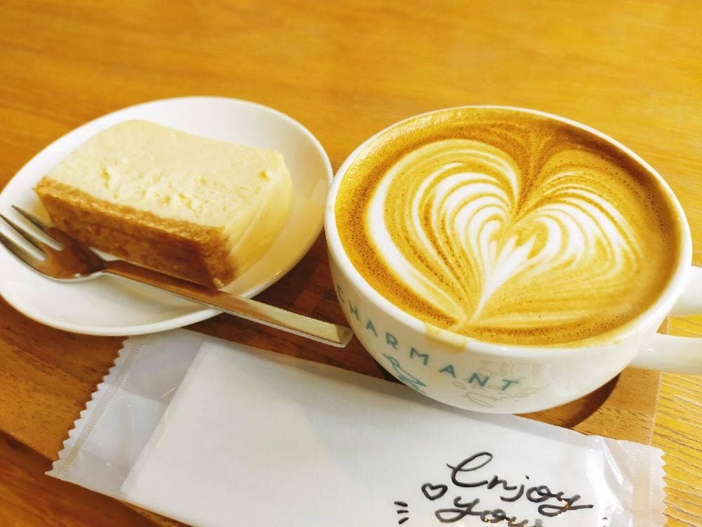 CHARMANT Cafe クレフィ三宮店