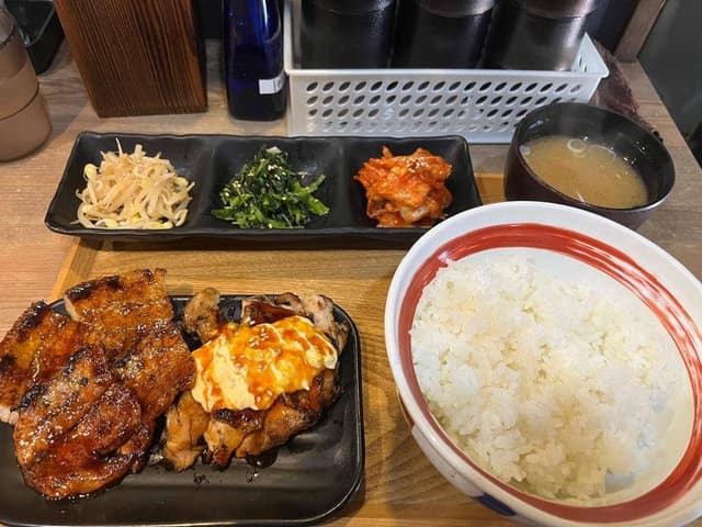 炭焼き丼専門店どんぴしゃり - サブ画像1