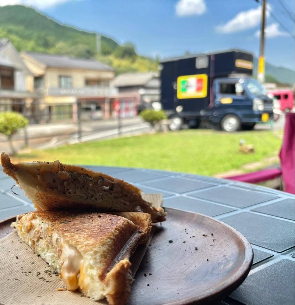 英彦山キッチンカーsakanano shippo号