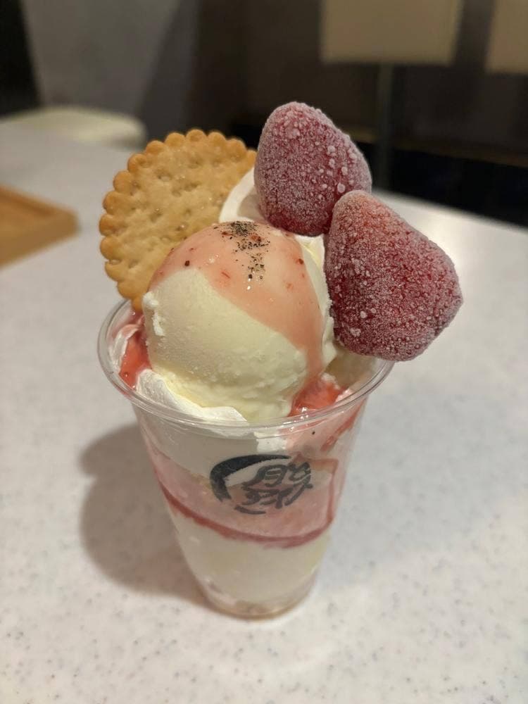 月とアイス 古町本店