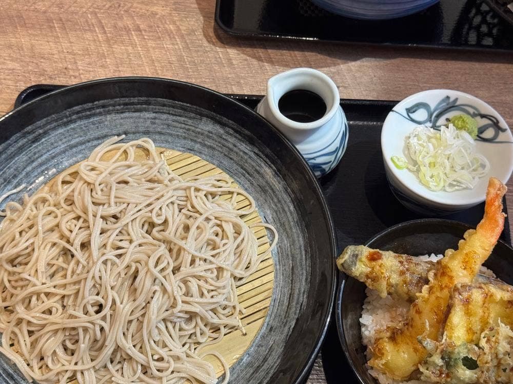 石臼挽き生そば 炭火焼肉丼 さくら