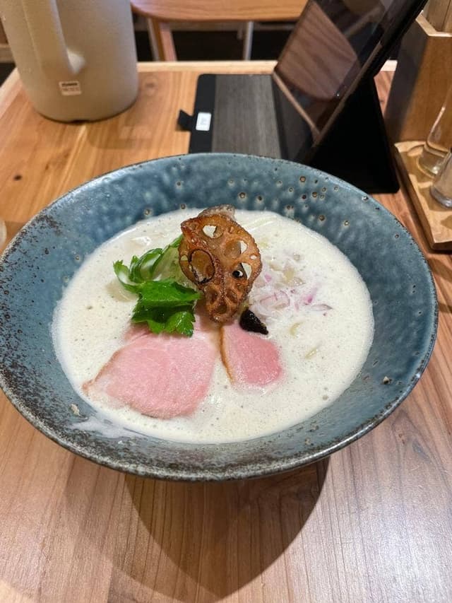 鶏そばと担々麺 一石二鶏 - サブ画像2
