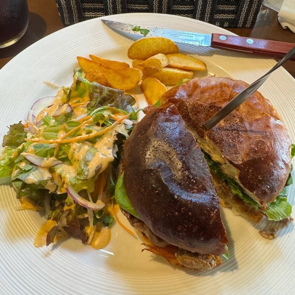 craft burger & dining THE ROOTS
