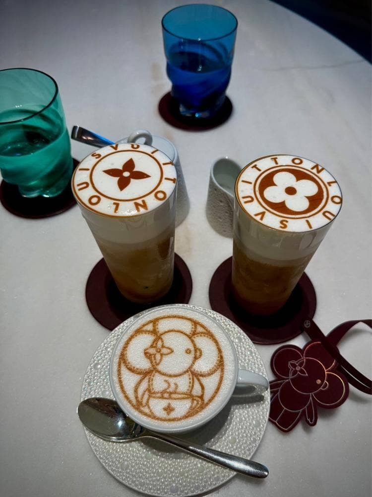 LE CAFE V ル・カフェ・ヴィー