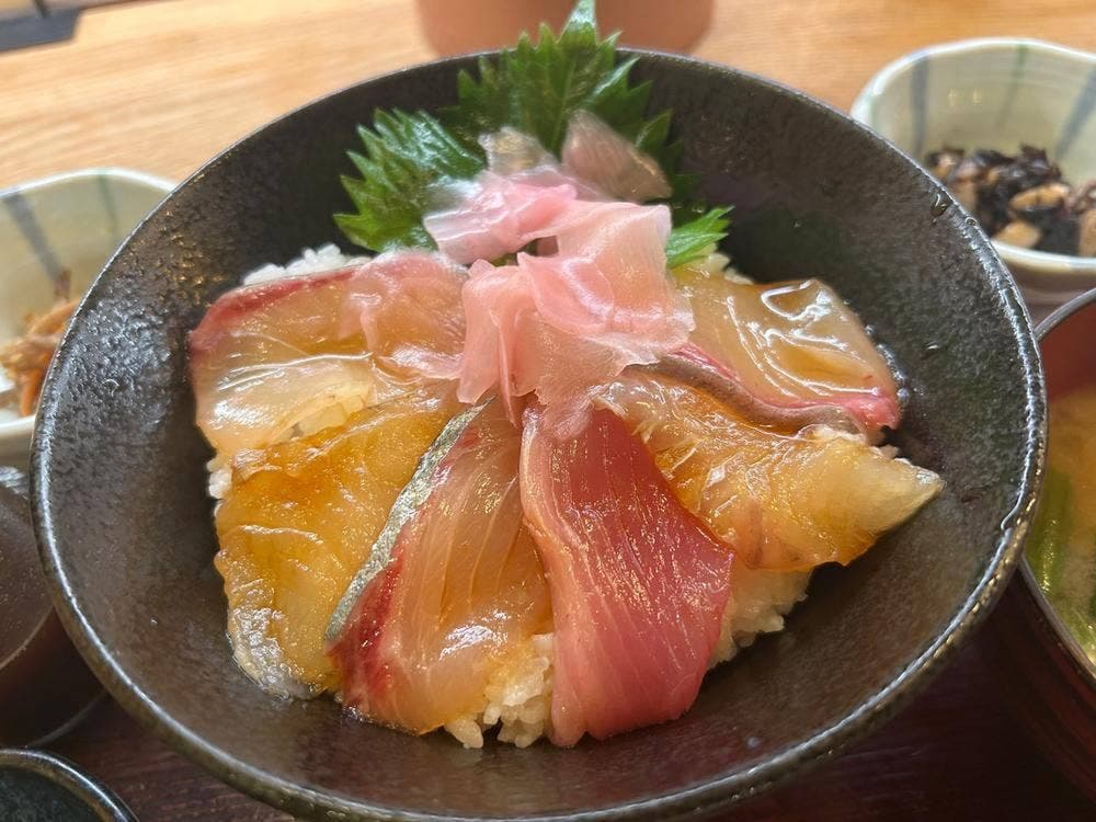 肴屋 あしか