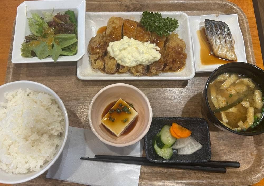カフェ&和定食ウエスト 麦野店