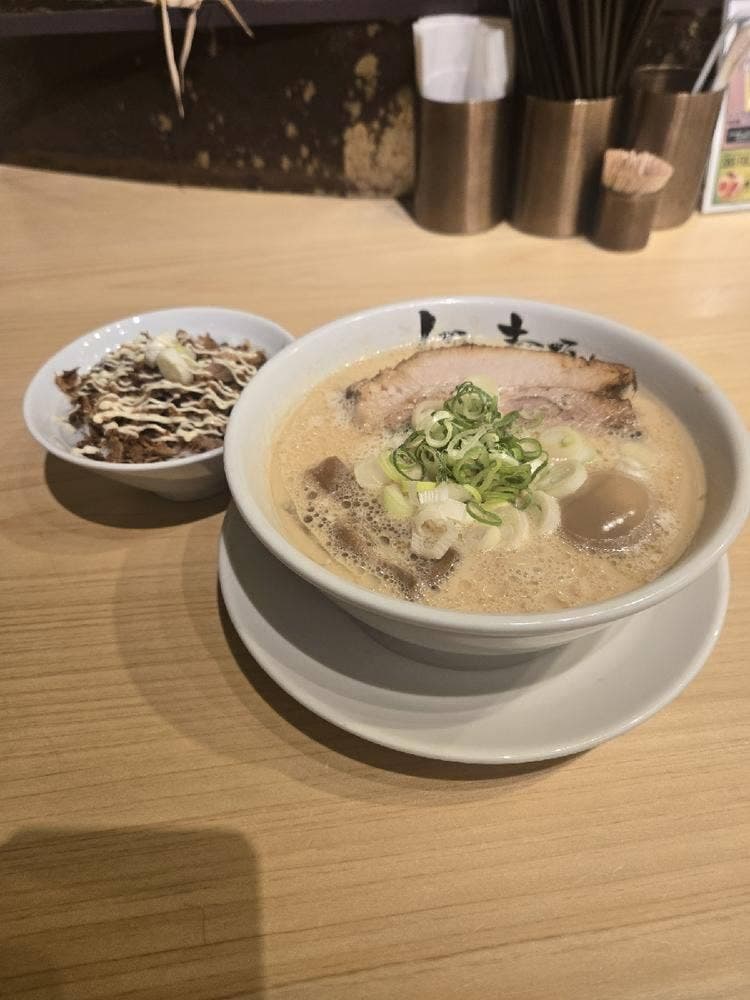 人類みな麺類 近未来と日本文化の融合