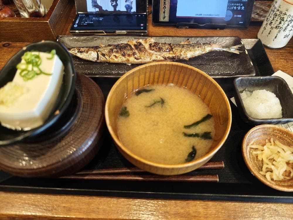 炭火焼干物定食 しんぱち食堂 人形町店