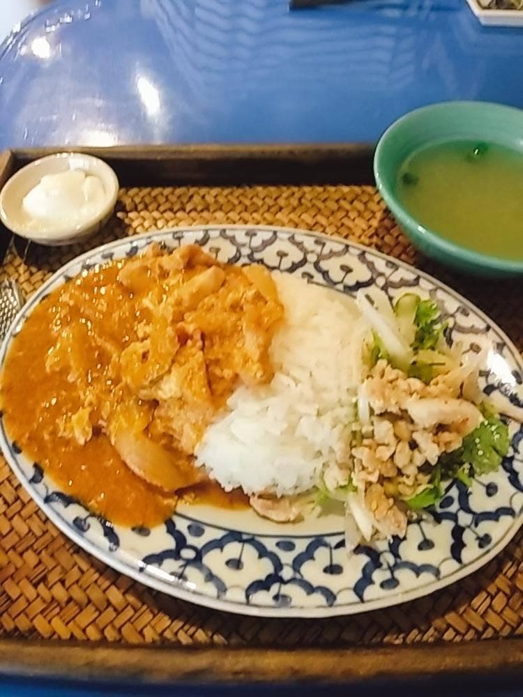 タイ料理＆パクチー酒場 居空間