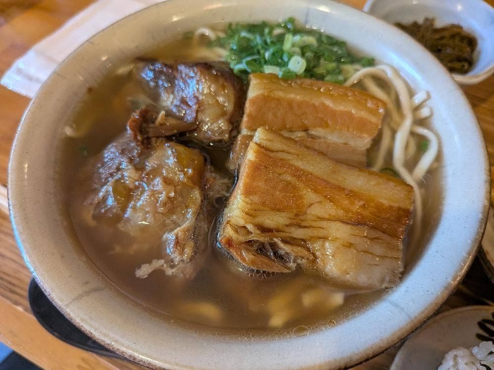 沖縄そば専門店 菊鶴そば