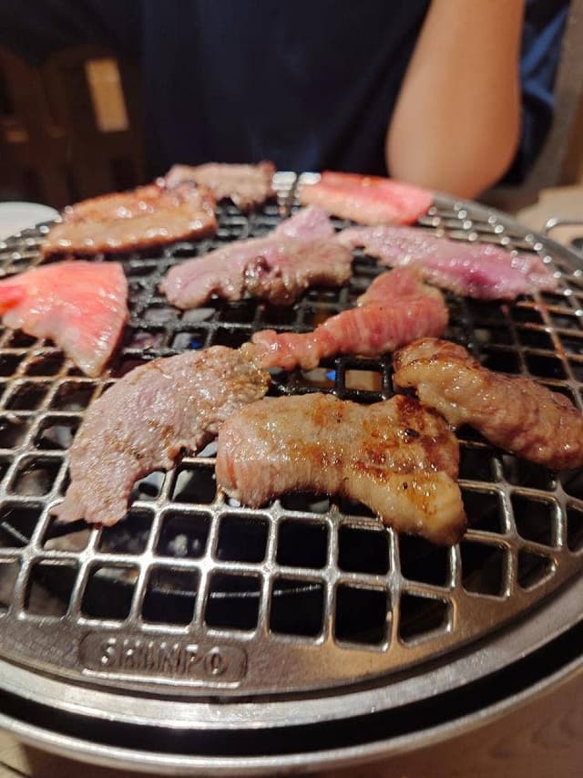 人情焼肉 昌苑 三条店 - サブ画像1
