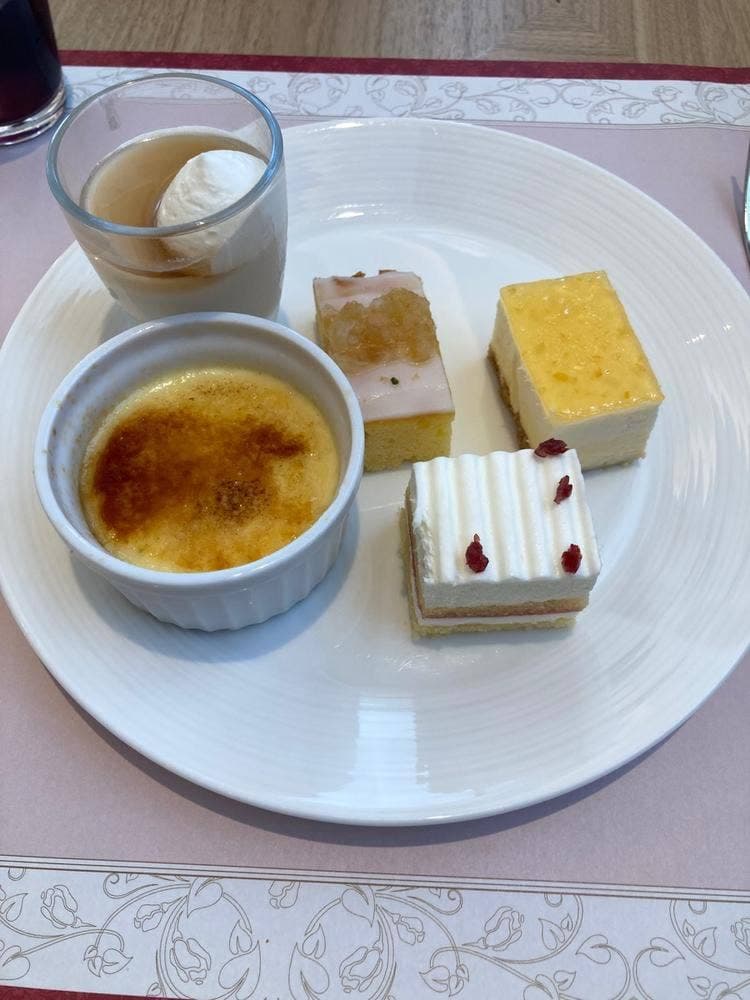 ビュッフェ&カフェレストラン アンサンブル 宝塚ホテル