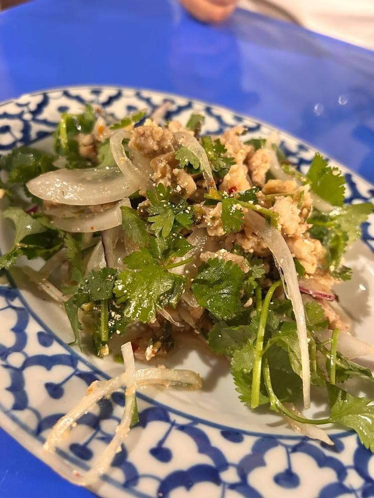 タイ料理＆パクチー酒場 居空間