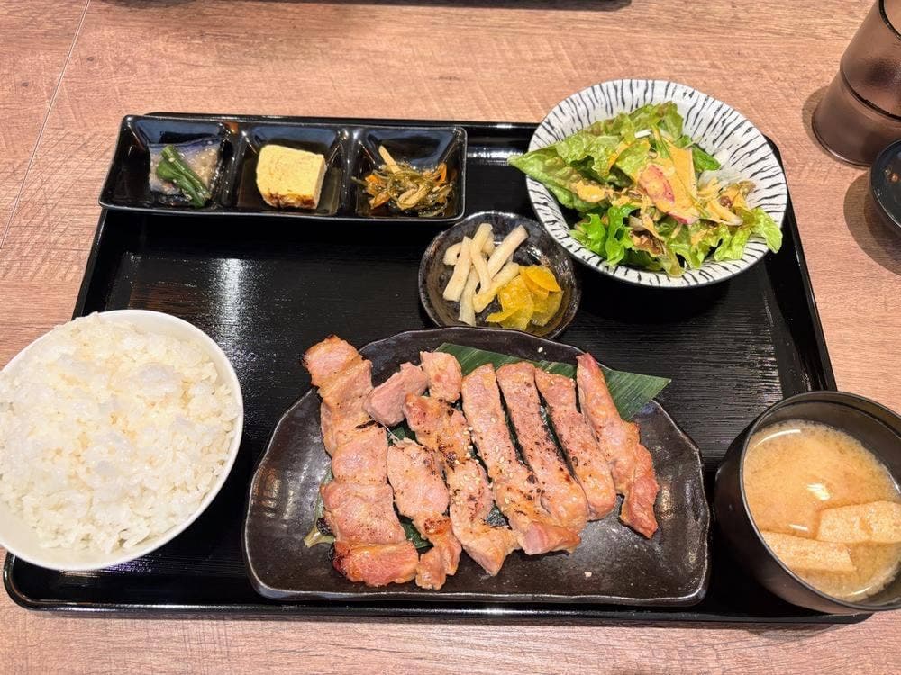 肉バルVS魚バル デザインフードマーケット 名古屋駅店